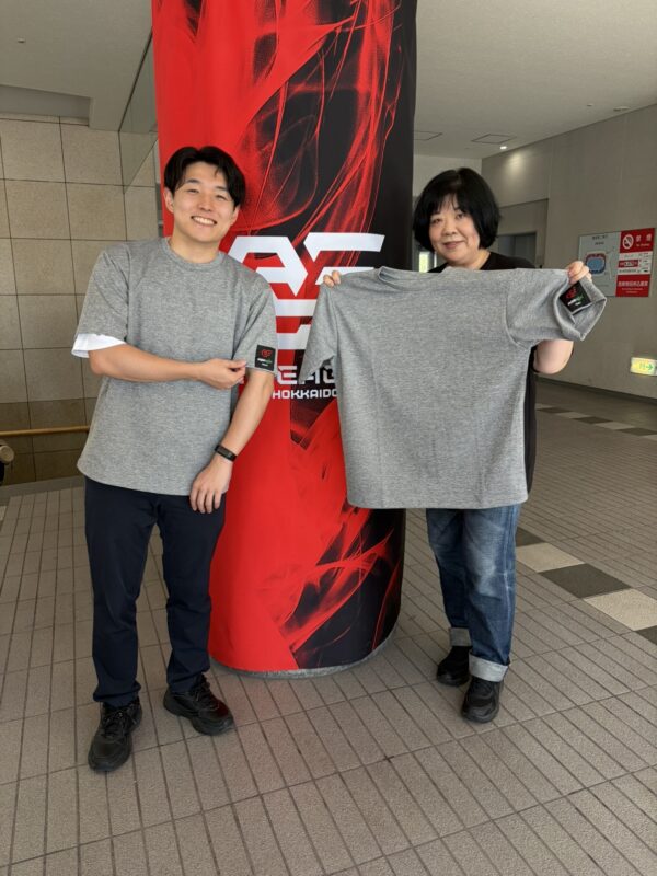 Tシャツお渡しの様子